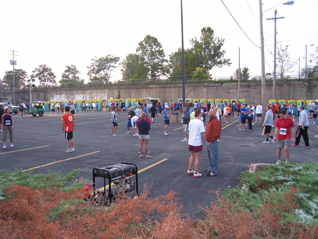 Fort4Fitness 2011 003.JPG - The 2011 Fort Wayne Indiana "Fort 4 Fitness" Half Marathon. September 24, 2011. My first time here, the fourth running of the race.
